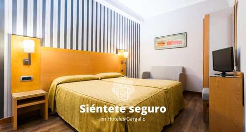 www.hotellyonbarcelona.com