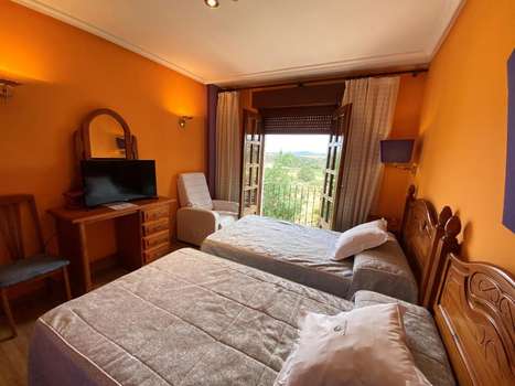 www.tierradelobos.es