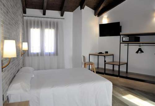 www.hostalvilladebrihuega.com