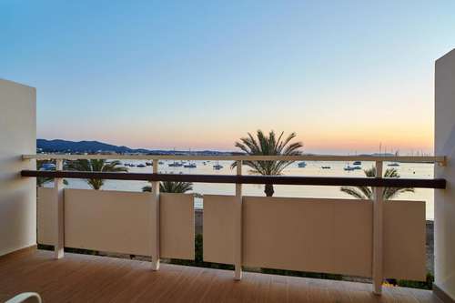 www.hotelarenal-ibiza.com