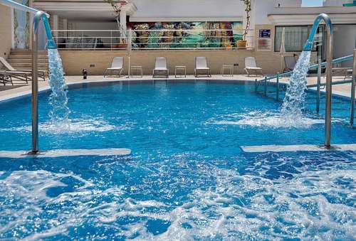 www.hotelbiniamar.com