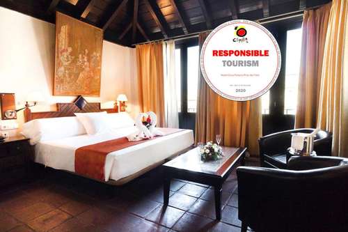 www.hotelcasadelpilar.com