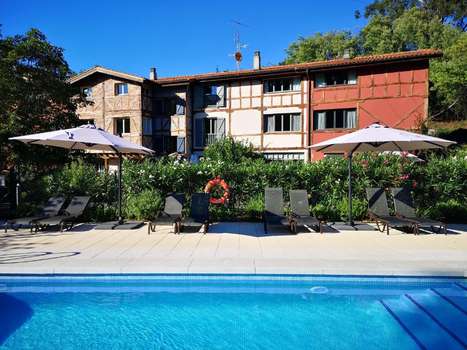 www.hotelzubieta.com