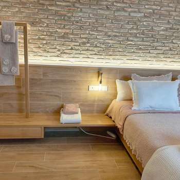 www.hotelcasaluisa.es