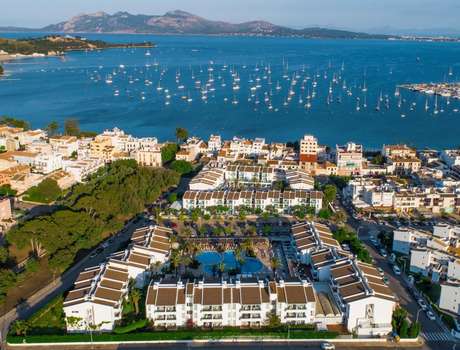 www.puertoazulsuitehotel.com