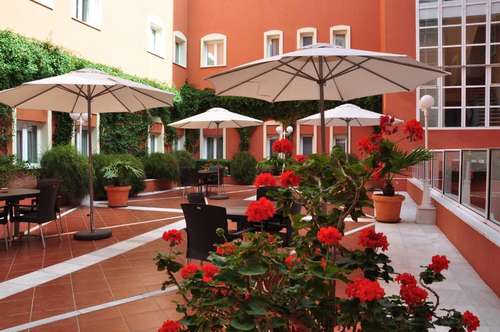 www.hotelalboranchiclana.com
