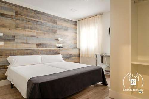 www.hotelcasablancagranada.com