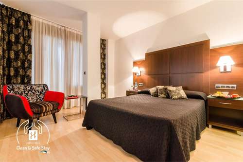www.hotelconquistadegranada.com