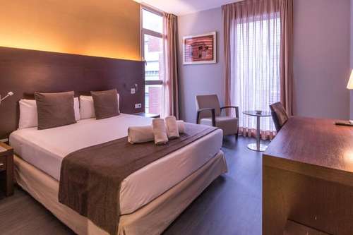 www.hotelmadanis.com
