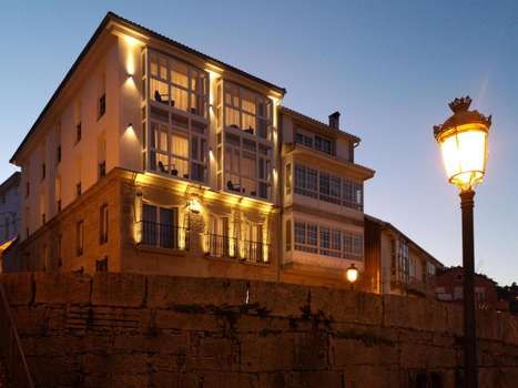 www.hoteldoportomuros.com