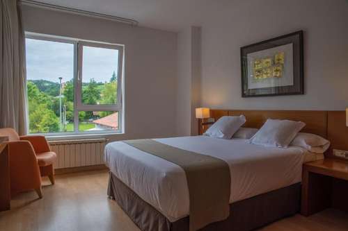 www.hotelmiera.com