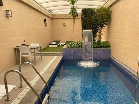 www.zoukhotel.com