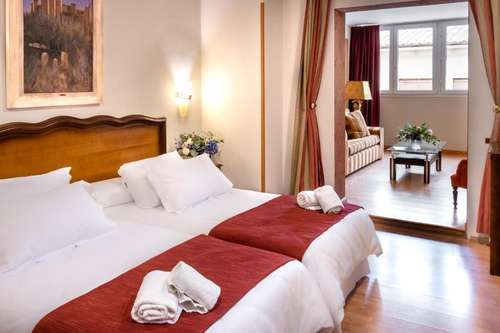 www.hotelreinacristina.com