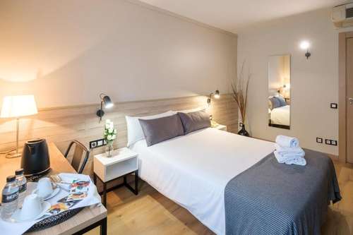www.hoteltorresmanlleu.com