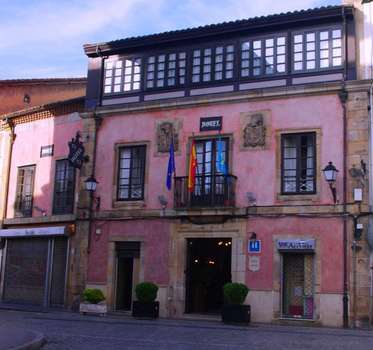www.hotelcarlos-1.com