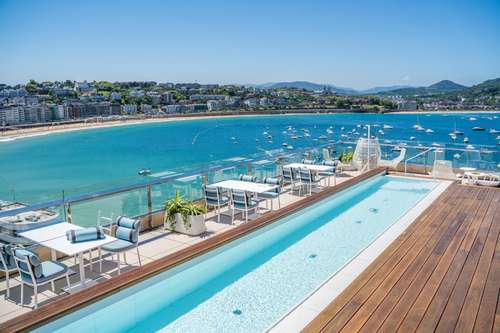 www.lasalaplazahotel.com