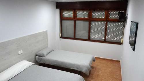www.hotelpinarsomo.com