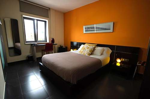 www.losnardoshotelchipiona.com