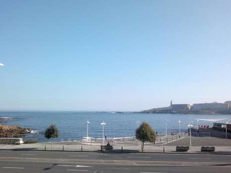 www.hotelcorunamar.es