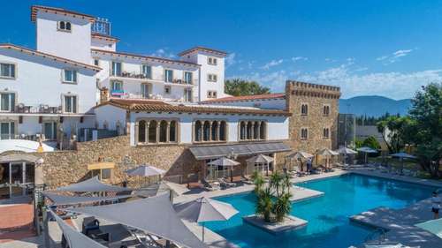 www.hotelcastellblanc.com