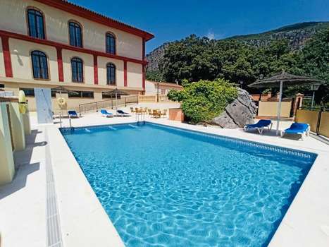 www.hotelsierradeubrique.com