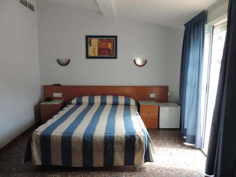www.hotelcostasanantonio.com