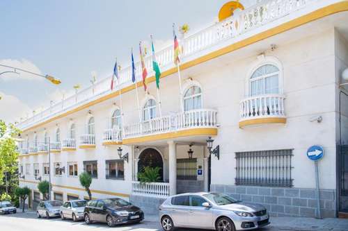 www.hotelhidalgomartos.com