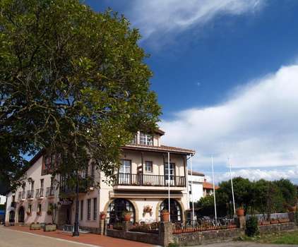 www.hotellassolanas.com