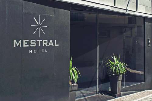 www.hotelmestralperello.com