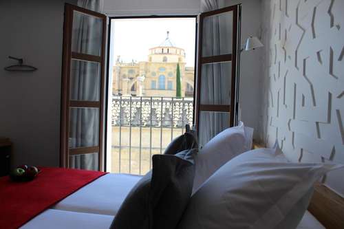 www.hotelcaireles.com