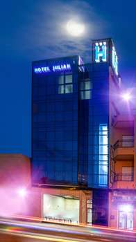 www.hoteljulianes.com