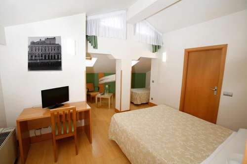 www.hotelbilbaojardines.com