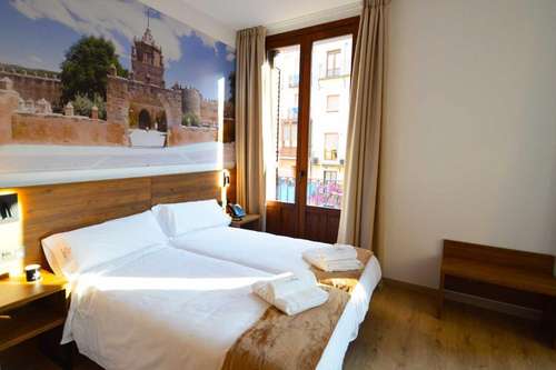 www.hotelencantotarazona.com