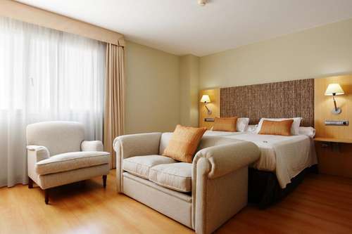 www.hotelvillagoma.es