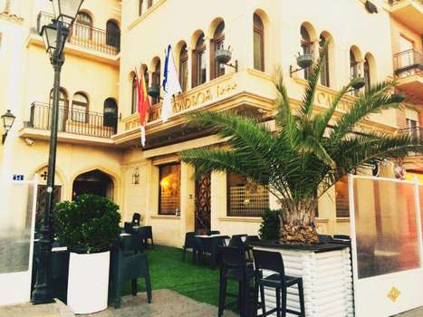 www.villahotel2000.com