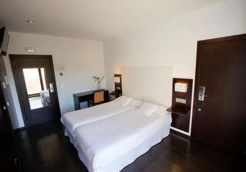 www.hotellasmonteras.com