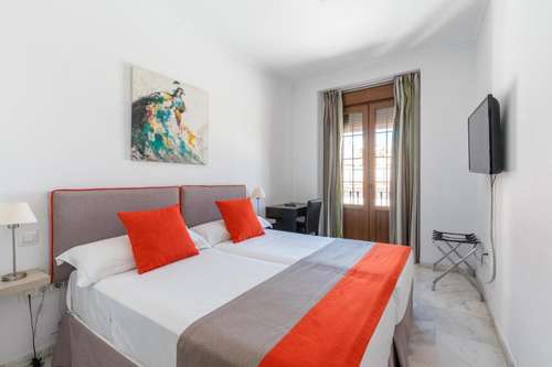 www.hotelcoolsevilla.com