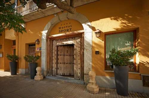 www.hotelpriorat-hostalsport.com
