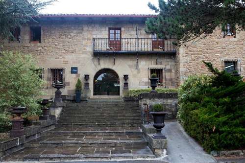 www.hotelpamplonaeltoro.com