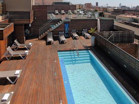 www.hotel-lleo.com