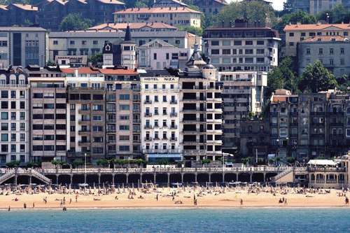 www.hotelniza.com