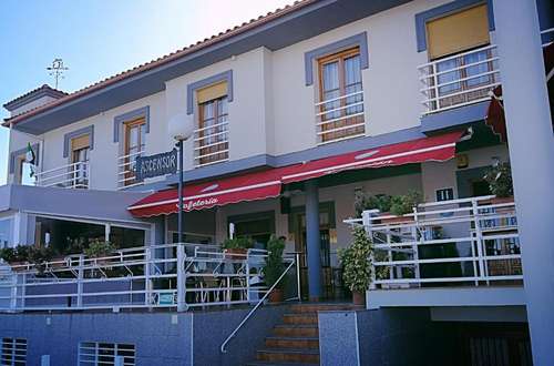 www.hotelrestaurantelasglorias.es