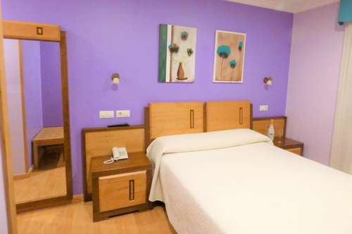 www.hotelgalateaburela.com