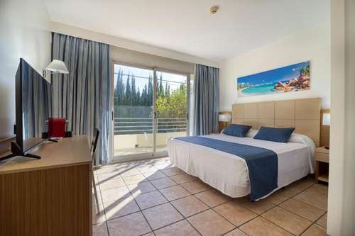 www.hotelabril.es