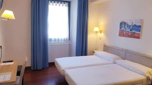 www.hotelzarauz.com