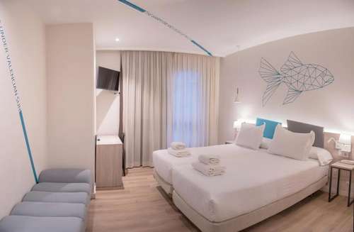 www.hotelmediterraneovalencia.com