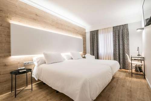 www.hotelsansilleida.com