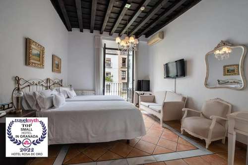 www.hotelrosadeoro.es