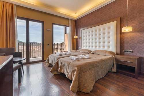 www.hotelfuentedelmiro.es
