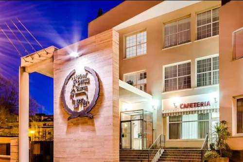 www.hotelromaaurea.com